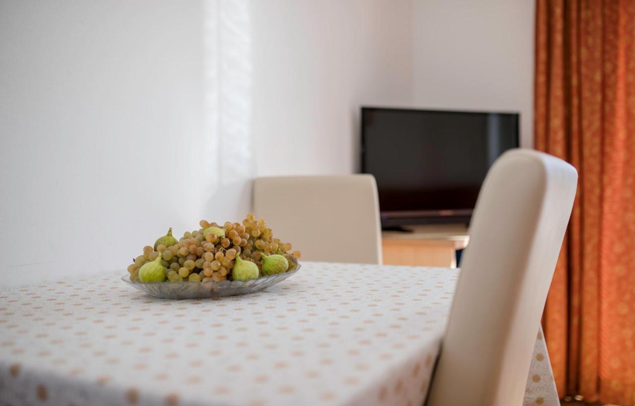 Apartments Stanicic Kampor Екстер'єр фото