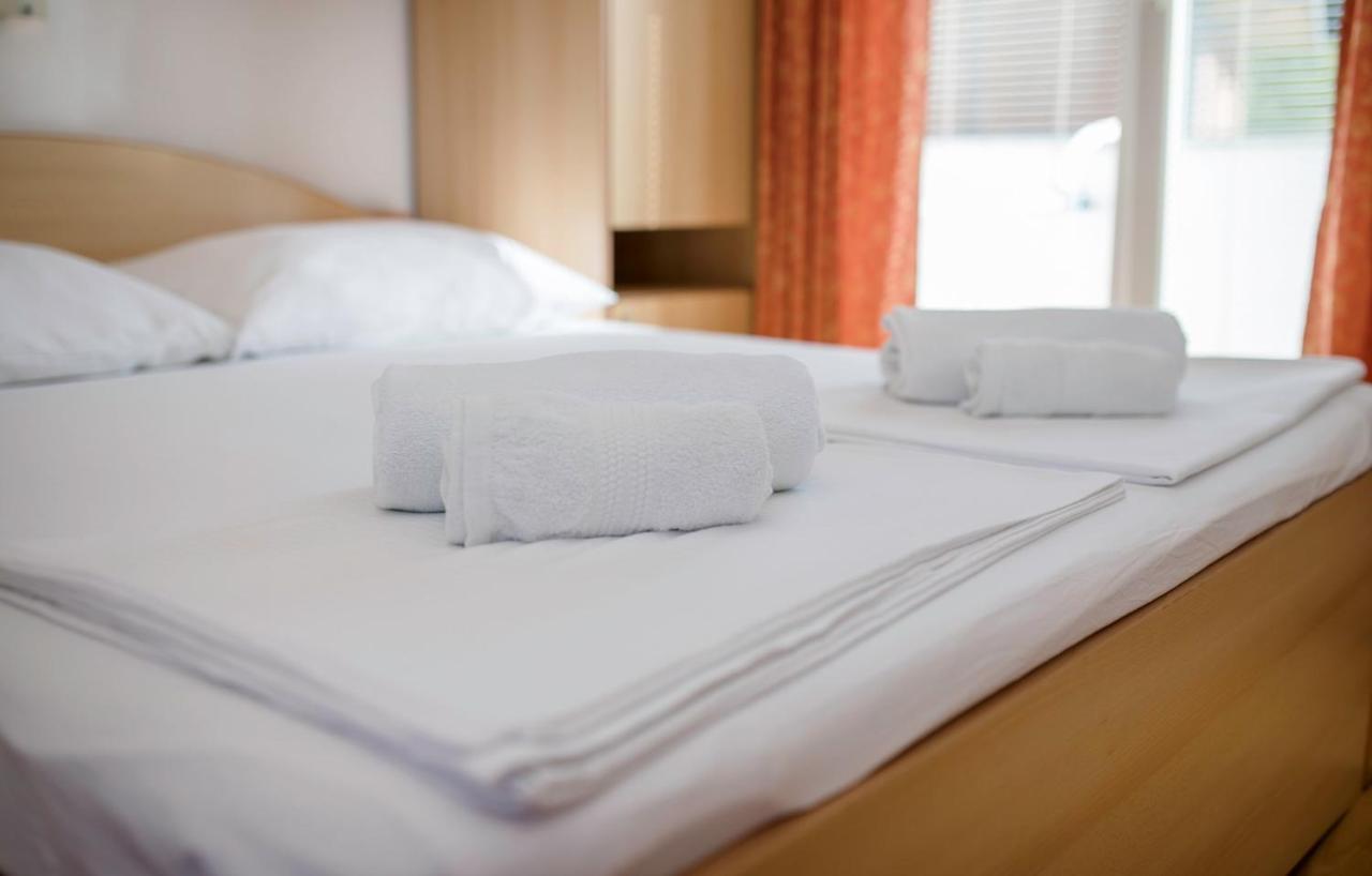 Apartments Stanicic Kampor Екстер'єр фото