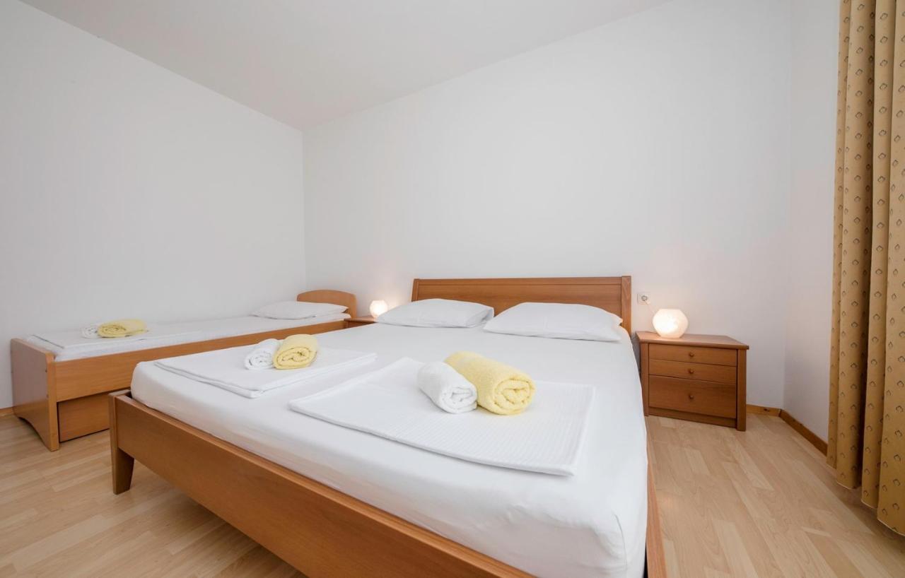 Apartments Stanicic Kampor Екстер'єр фото