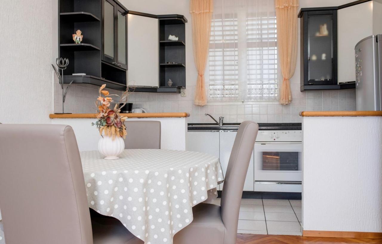 Apartments Stanicic Kampor Екстер'єр фото