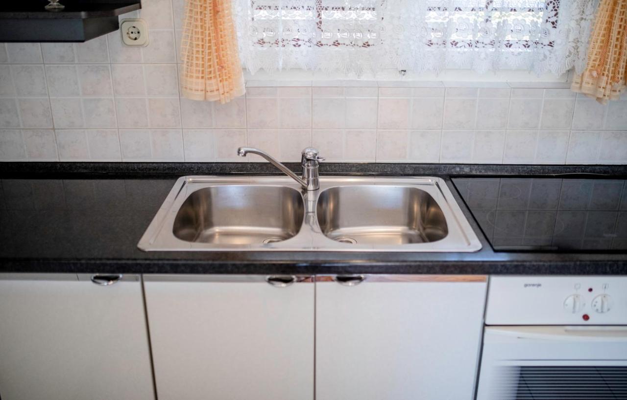 Apartments Stanicic Kampor Екстер'єр фото